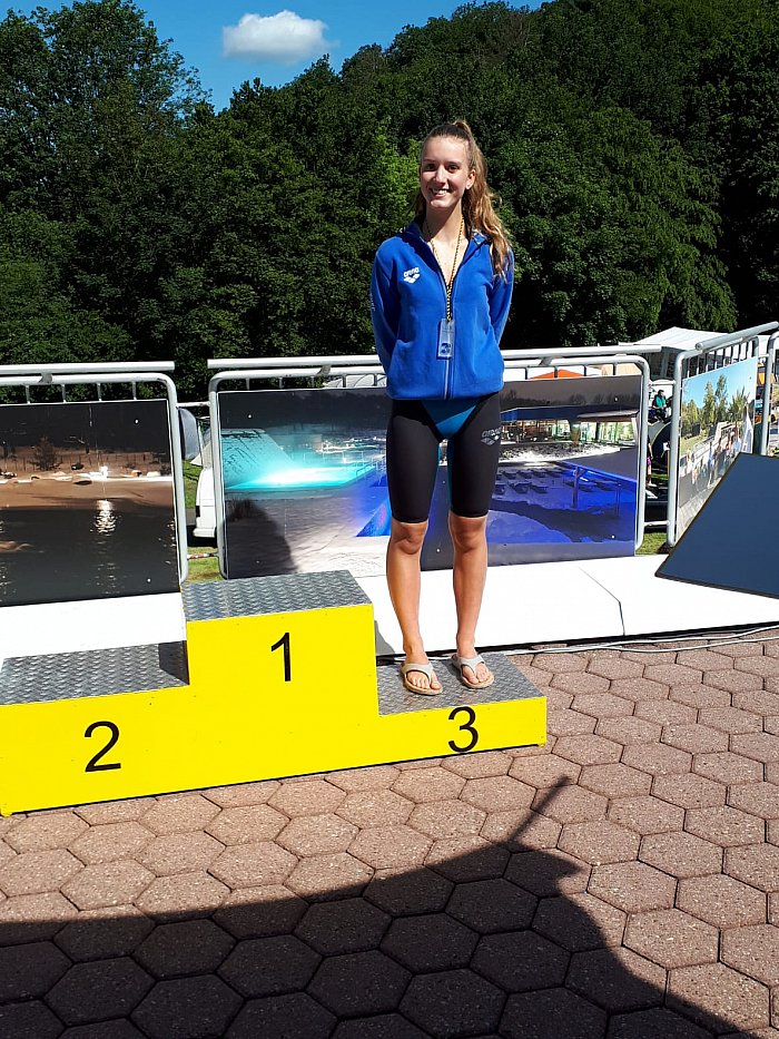 _bwbochum/medien/Schwimmen/Schwimmen_Fotos-2019/2019_06_10-Hagen-Medaillen-Jana.jpg
