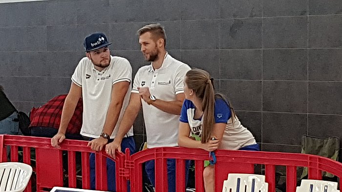 _bwbochum/medien/Schwimmen/Schwimmen_Fotos-2019/2019_12_07-08_AdventsSF-Essen-Trainer-unter-sich.jpg