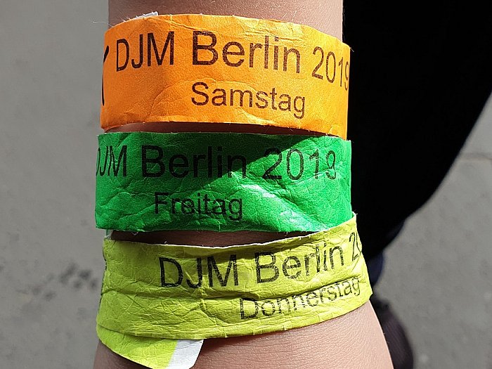 _bwbochum/medien/Schwimmen/Schwimmen_Fotos-2019/DJM_2019_Eintritts-Baendchen_50.jpg