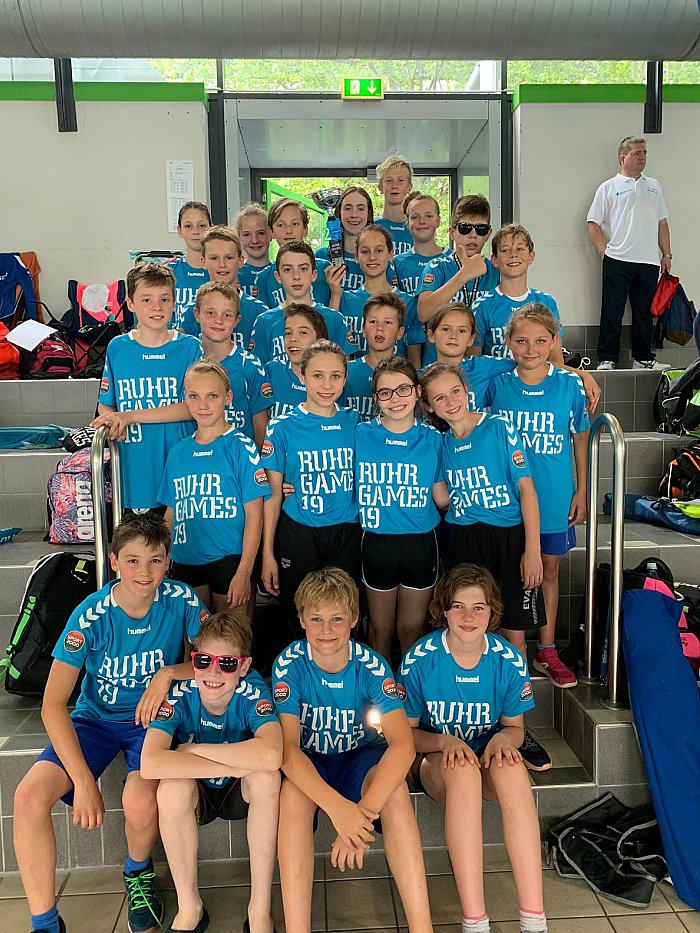 _bwbochum/medien/Schwimmen/Schwimmen_Fotos-2019/Ruhrgames_2019_Team_Suedwestfalen_mit_Pokal.jpg