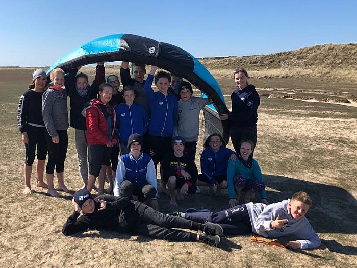 _bwbochum/medien/Schwimmen/Schwimmen_Fotos-2019/TL_2019_SWF2_Team-Foto_am_Strand.jpg