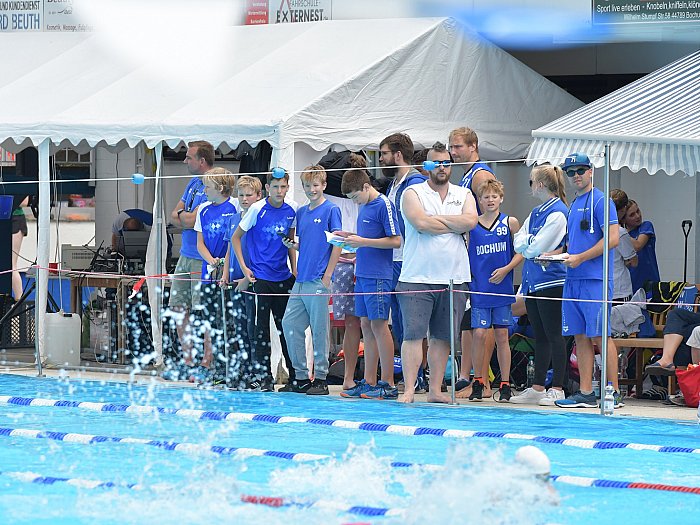 _bwbochum/medien/Schwimmen/Schwimmen_Fotos-2019/WTP_2019_BWB_Trainer_und_Schwimmer_am_Beckenrand_30.jpg