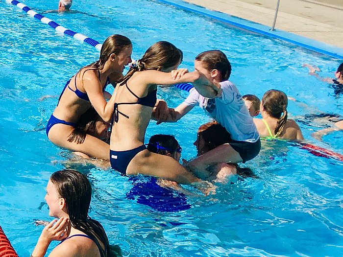 _bwbochum/medien/Schwimmen/Schwimmen_Fotos-2019/WTP_2019_Spass_nach_WK.jpg