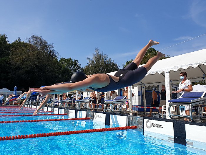 _bwbochum/medien/Schwimmen/Schwimmen_Fotos-2020/BOChallenge_Blau-Weiss_Schwimmen-oder-fliegen.jpg