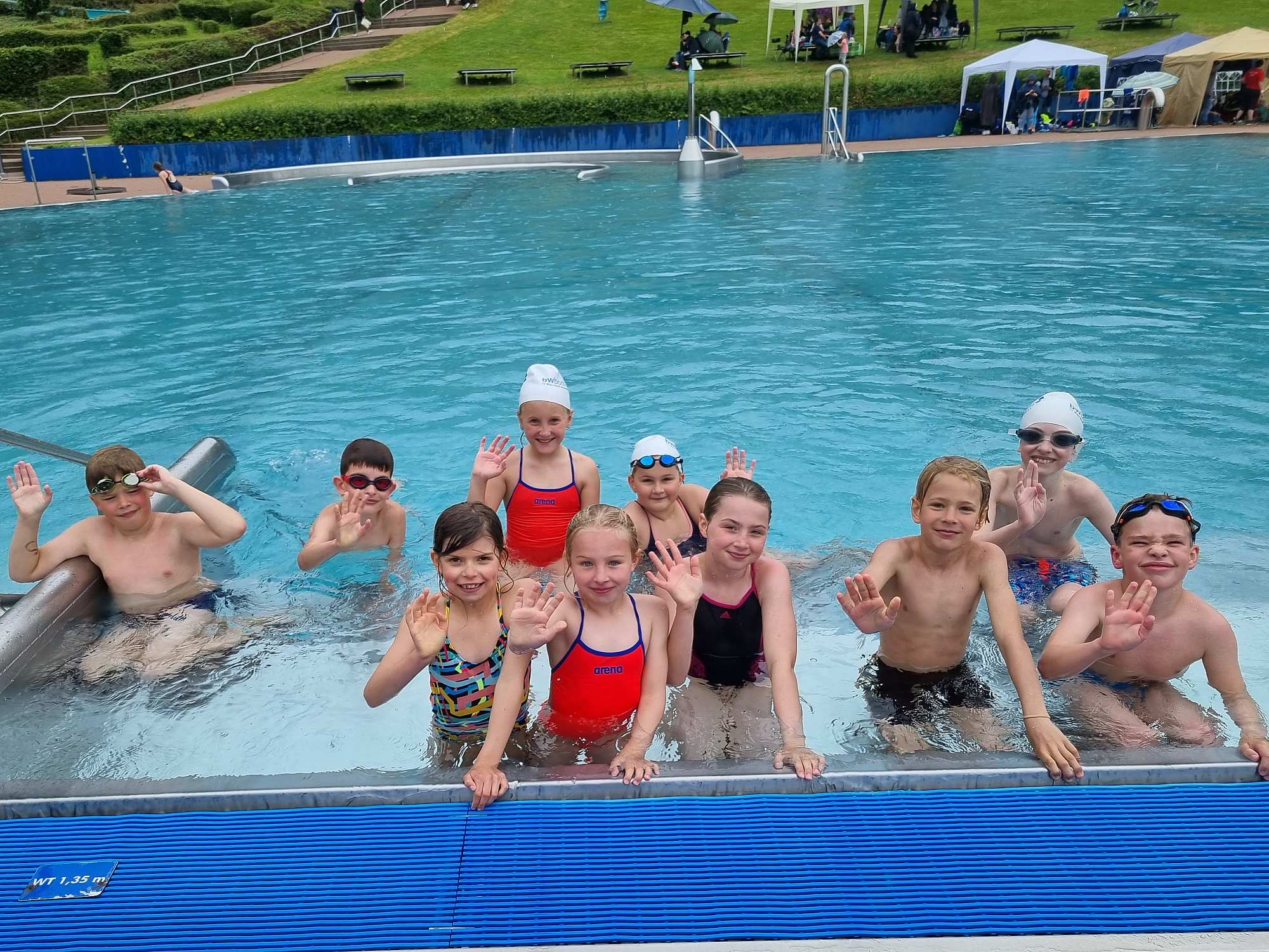_bwbochum/medien/Schwimmen/Schwimmen_Fotos-2022/2022-Hagen_Basiskader-Team-im-Wasser.jpg