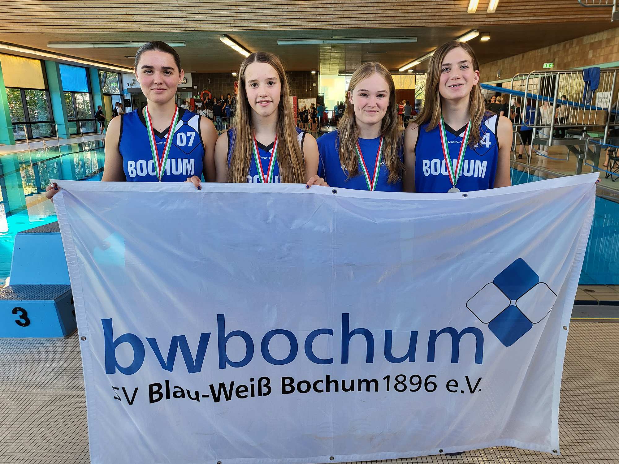 _bwbochum/medien/Schwimmen/Schwimmen_Fotos-2022/DMSJ22-Bezirk-B1-weiblich.jpg