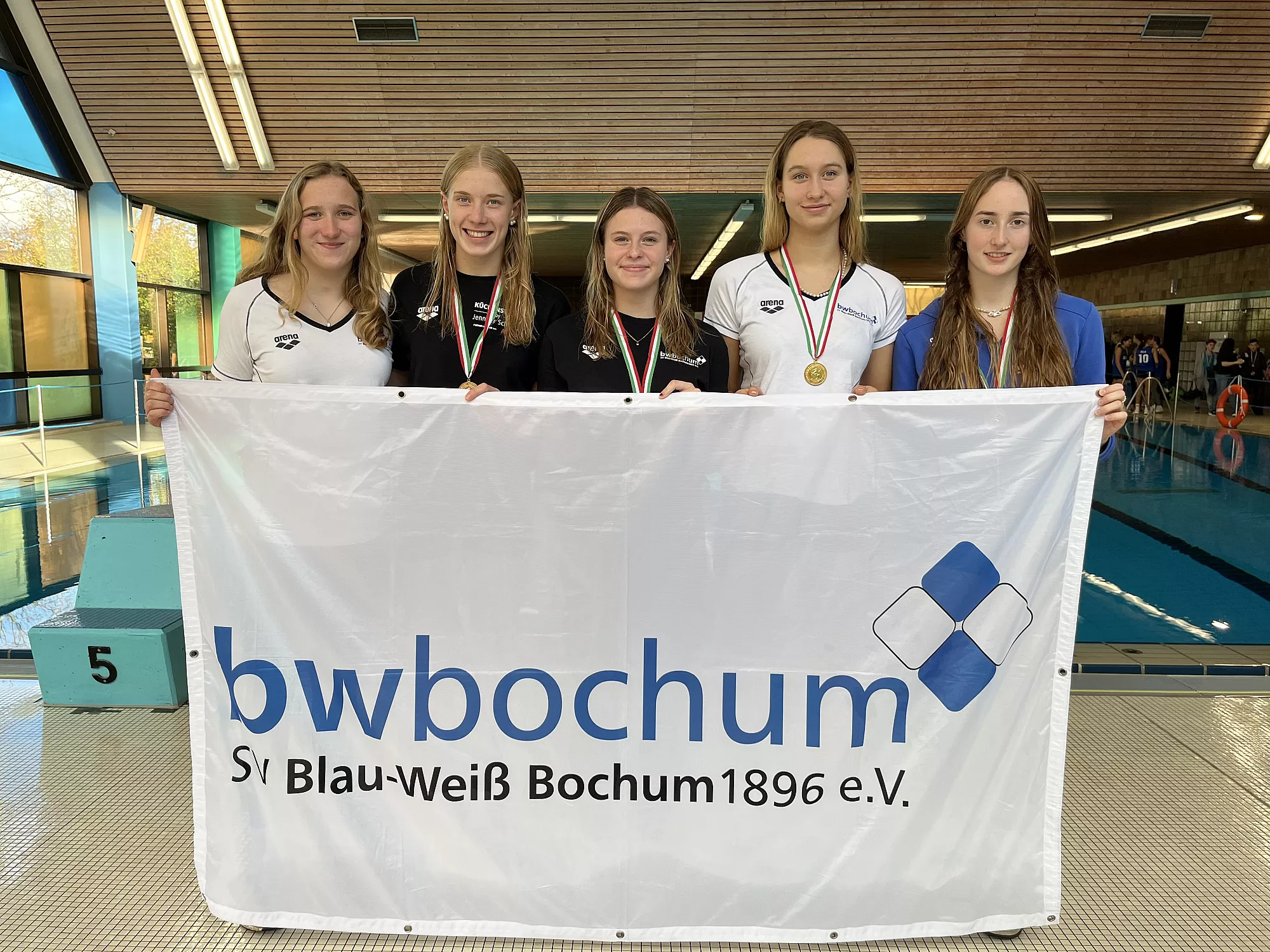 _bwbochum/medien/Schwimmen/Schwimmen_Fotos-2023/DMSJ23_A-weiblich-Team.webp