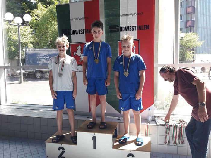 _bwbochum/medien/bilder_2018/2018_fotos_schwimmen/2018_06_30-SVSW-Meisterschaften-Siegerehrung-3malBWB.jpg