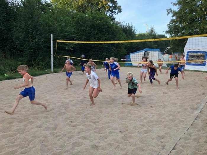_bwbochum/medien/bilder_2018/2018_fotos_schwimmen/2018_08_08-Meschede-Volleyballfeld.jpg