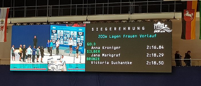 _bwbochum/medien/bilder_2018/2018_fotos_schwimmen/2018_12_15-Anzeigetafel-200L-Sieg-Anna.jpg