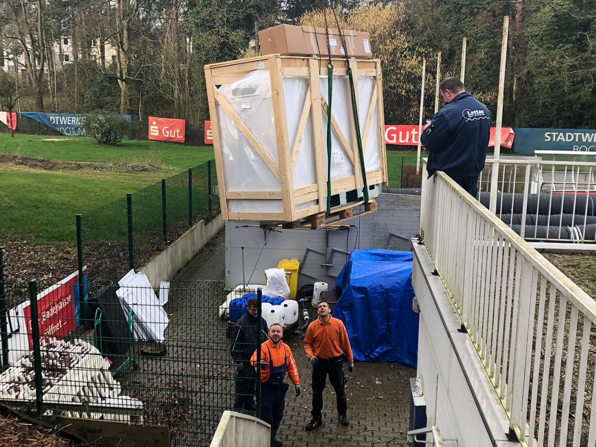 die neuen Kessel sind fast im Heizungskeller